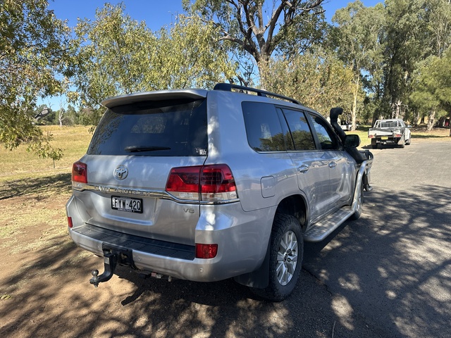 2020 Toyota Landcruiser - Image 5