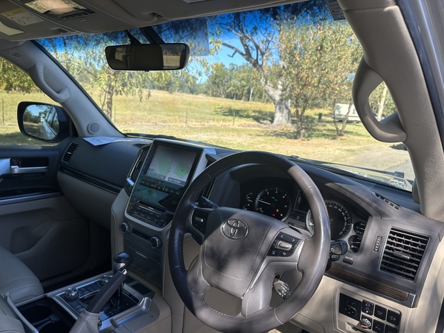 2020 Toyota Landcruiser - Image 7
