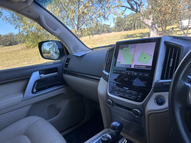 2020 Toyota Landcruiser - Image 10