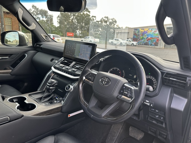 2022 Toyota Landcruiser - Image 2