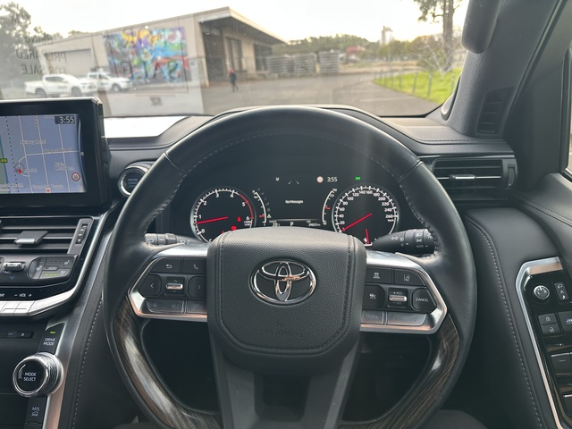 2022 Toyota Landcruiser - Image 4