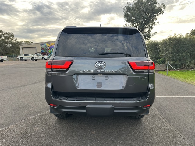 2022 Toyota Landcruiser - Image 10