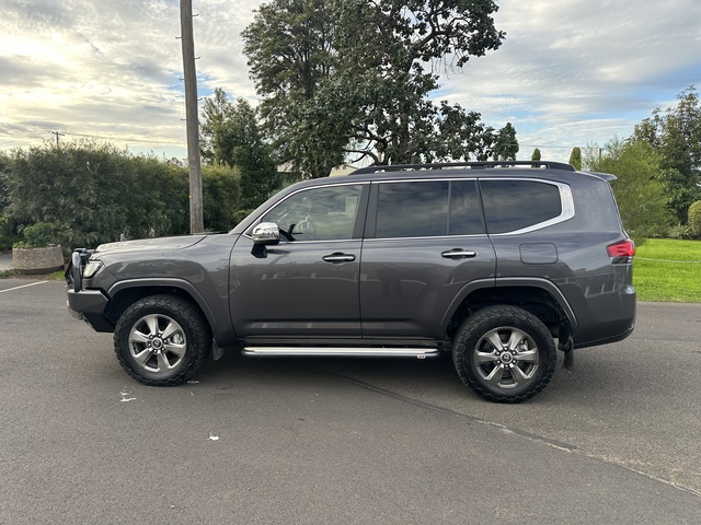 2022 Toyota Landcruiser - Image 11