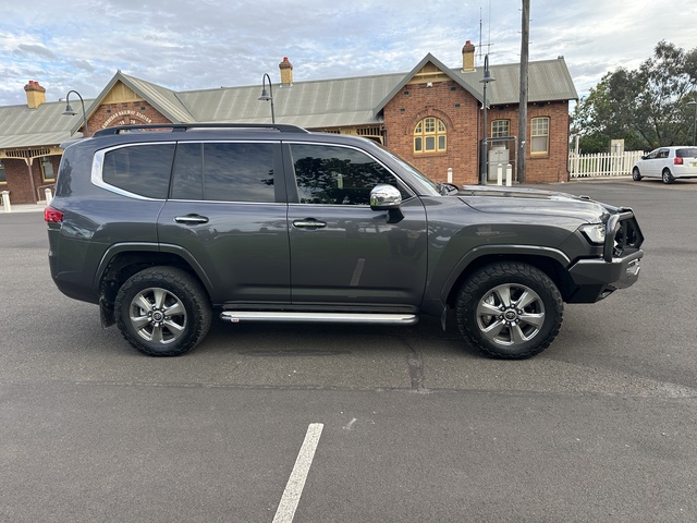 2022 Toyota Landcruiser - Image 12