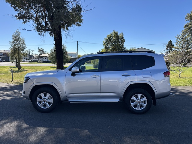 2022 Toyota Landcruiser - Image 13