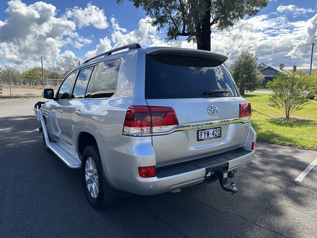 2020 Toyota LandCruiser - Image 12