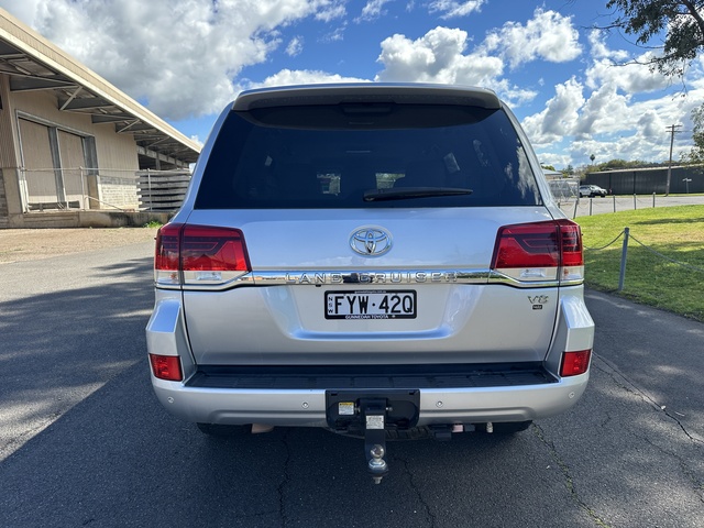 2020 Toyota LandCruiser - Image 13