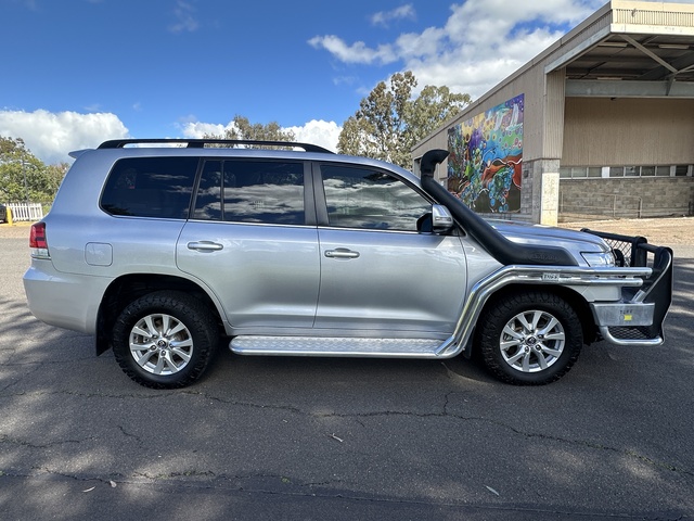 2020 Toyota LandCruiser - Image 15